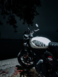 White Royal Enfield Hunter 350 Metro