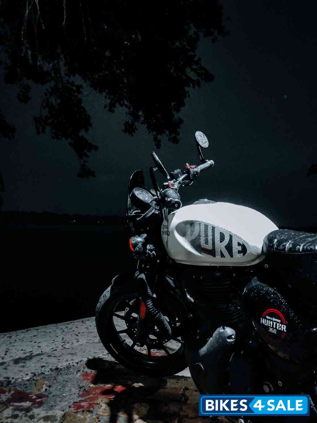 White Royal Enfield Hunter 350 Metro