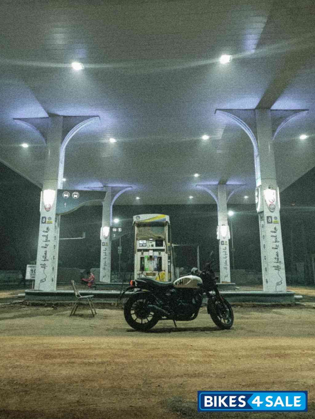 White Royal Enfield Hunter 350 Metro