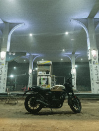 White Royal Enfield Hunter 350 Metro