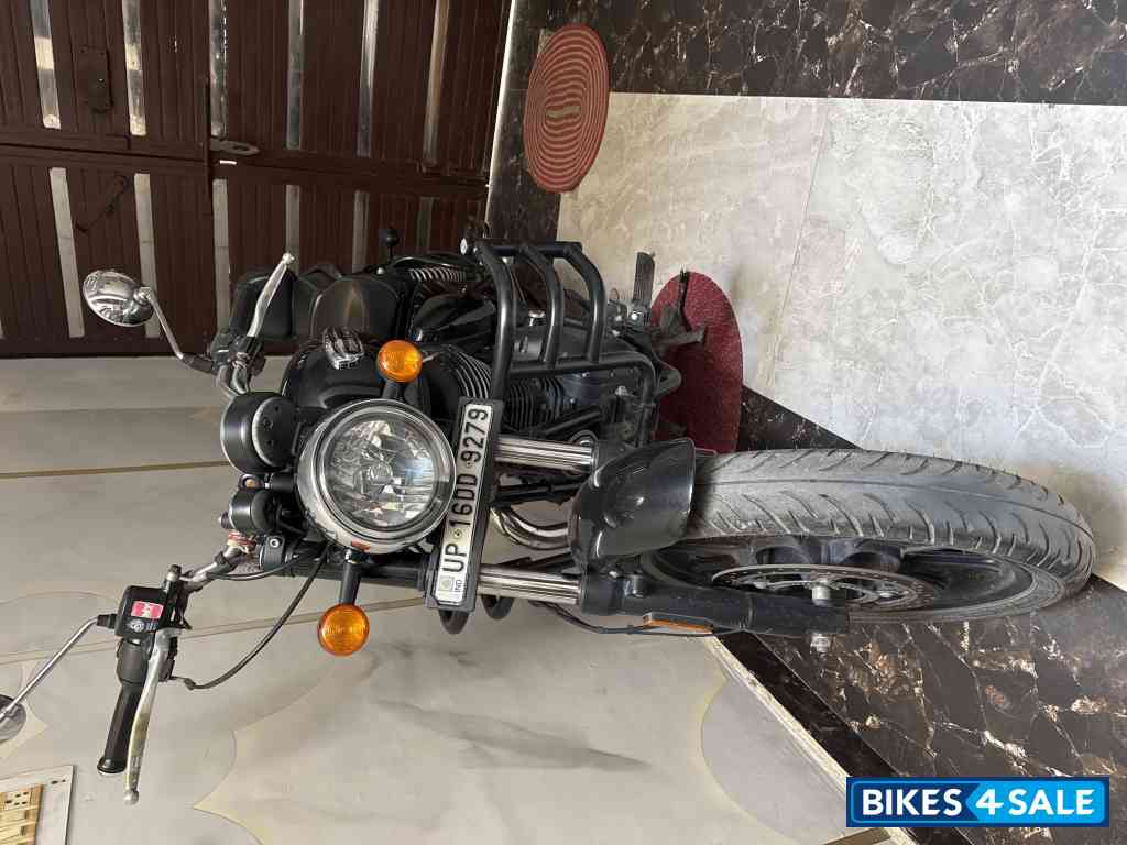 Custom Black Royal Enfield Meteor 350