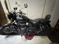 Custom Black Royal Enfield Meteor 350