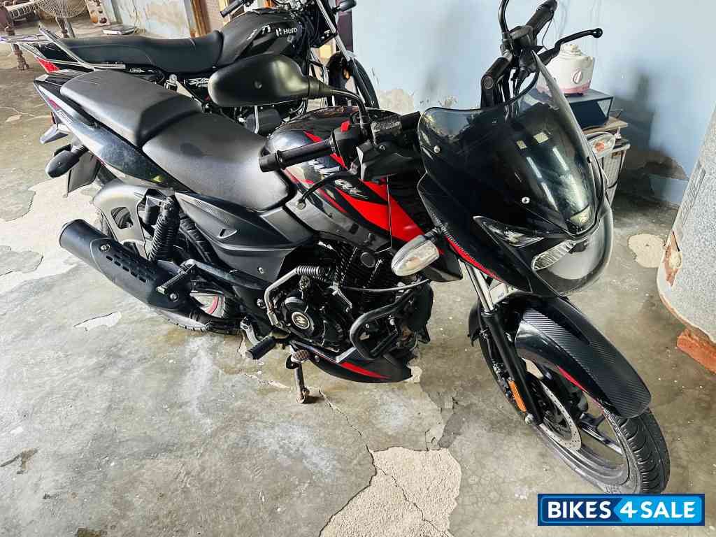 Bajaj Pulsar 125 Carbon Fibre Disc Split Seat