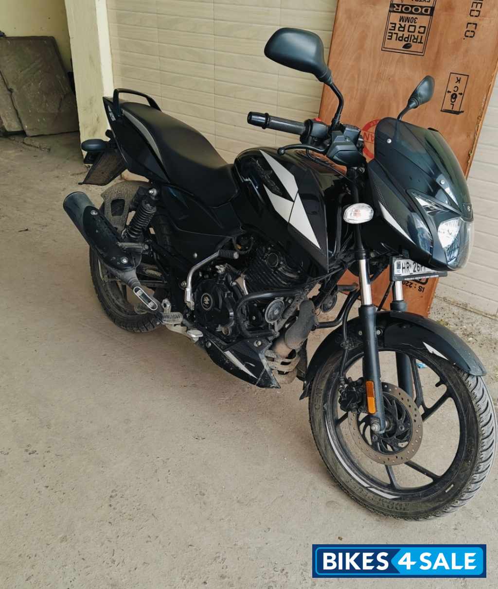 Sparkling Met Black Silver Bajaj Pulsar 125 Carbon Fibre Disc Single Seat