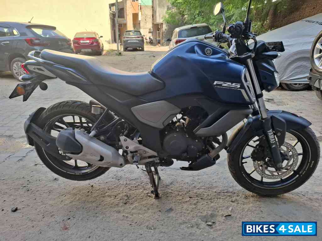 Blue Yamaha FZ FI V3 BS6