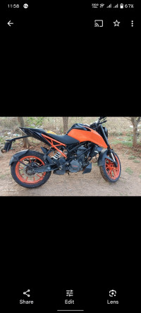 Orange/black KTM Duke 200 2022