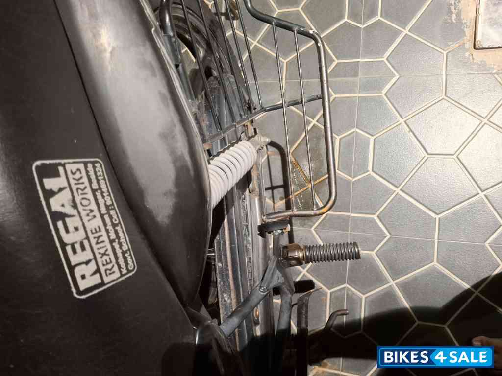 Black Honda Shine 125