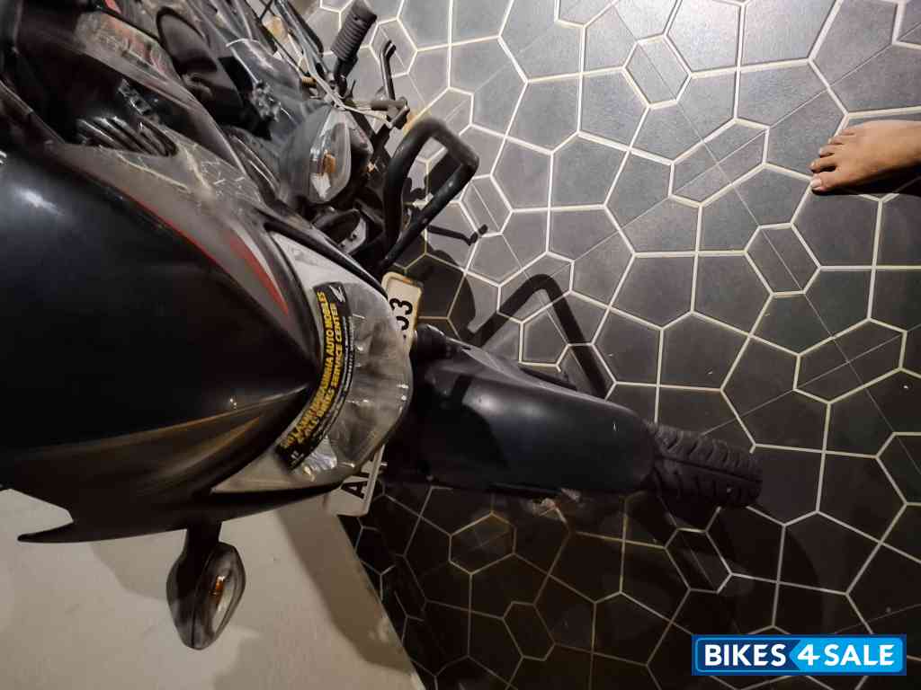 Black Honda Shine 125