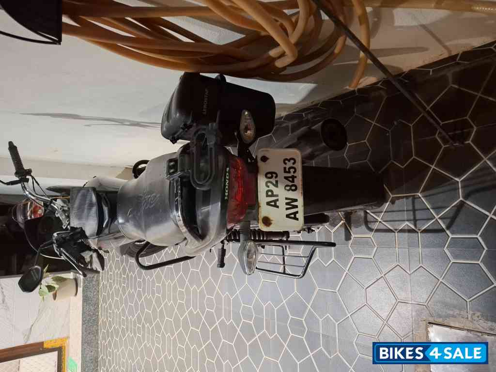 Black Honda Shine 125