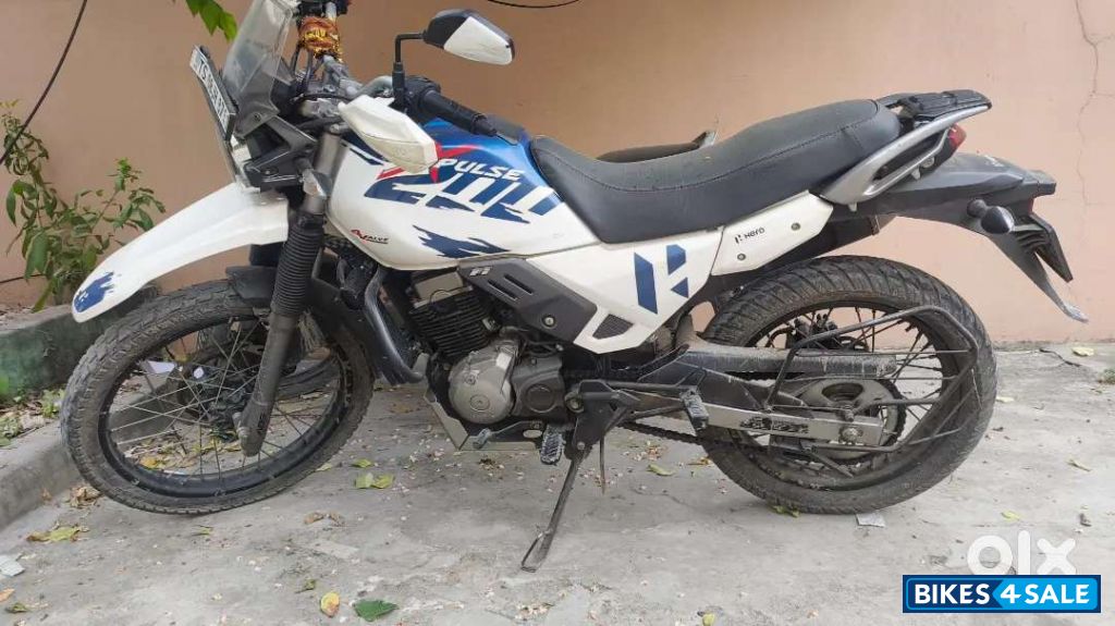 White Blue Hero Xpulse 200 4V