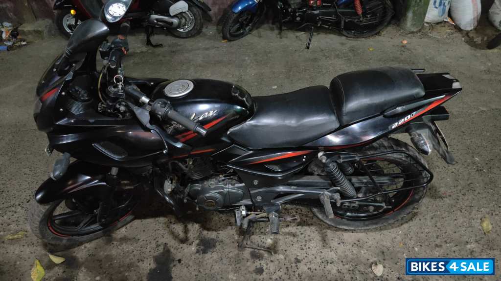 Bajaj Pulsar 220 DTSi