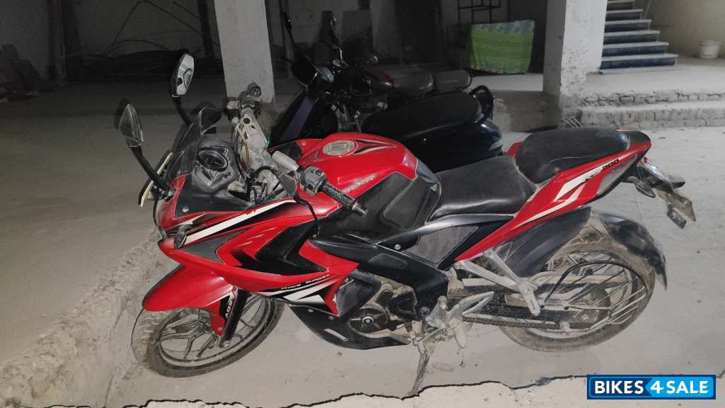 Bajaj Pulsar RS 200 ABS