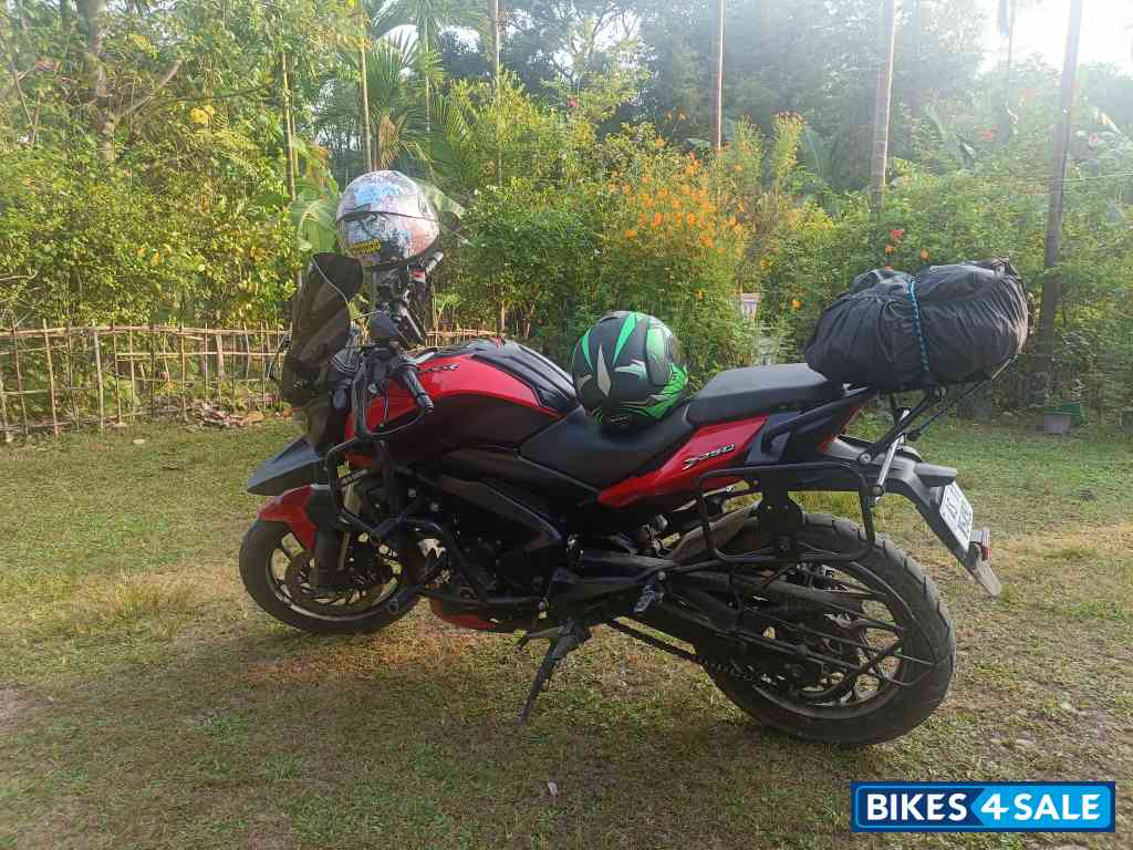 Red Bajaj Dominar 250