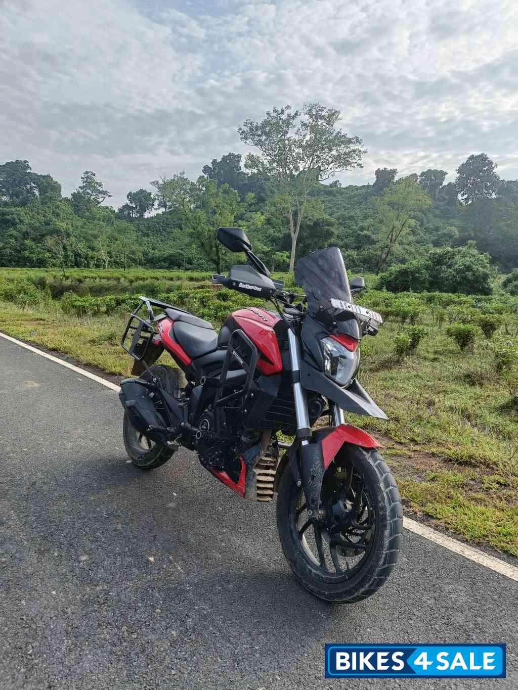 Red Bajaj Dominar 250