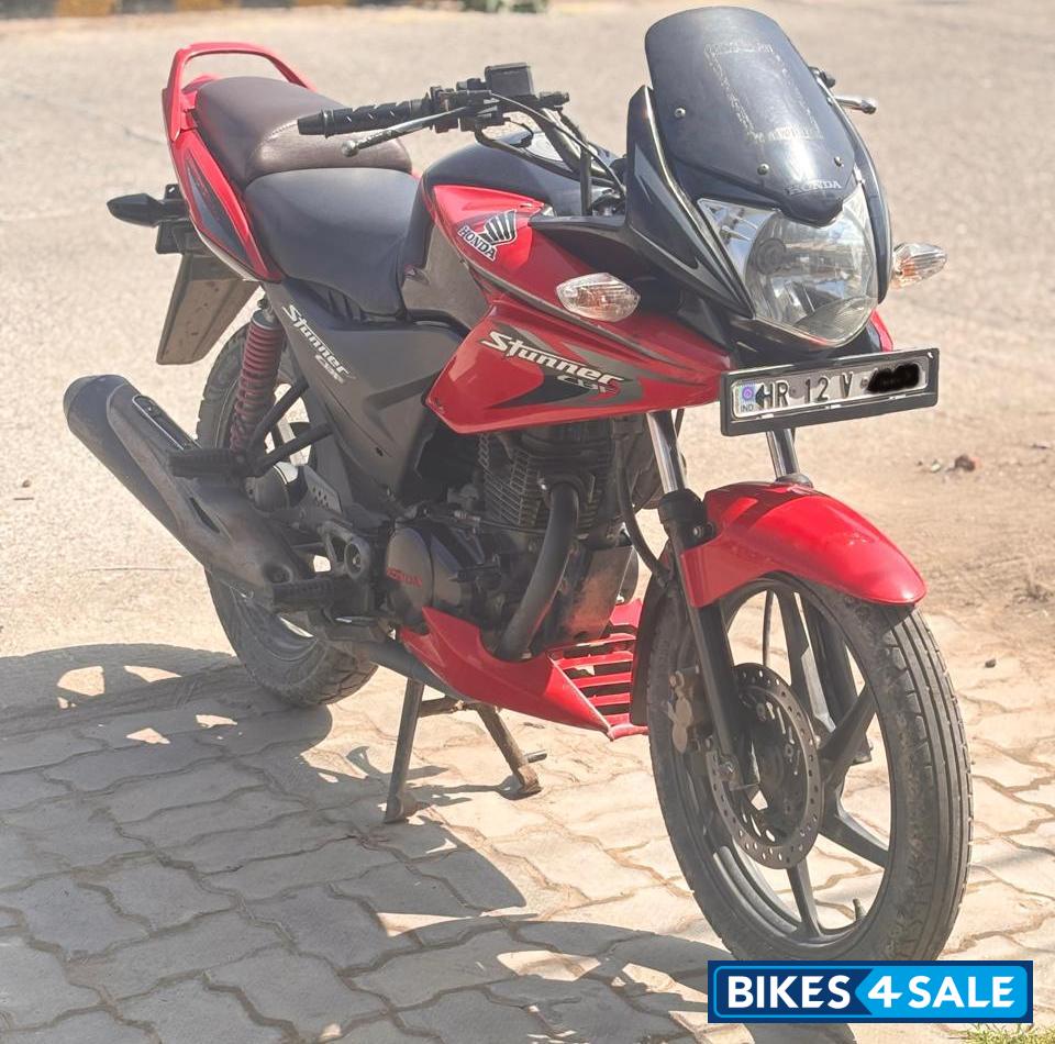 Red Honda CBF Stunner