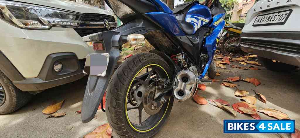 Blue Suzuki Gixxer SF Fi