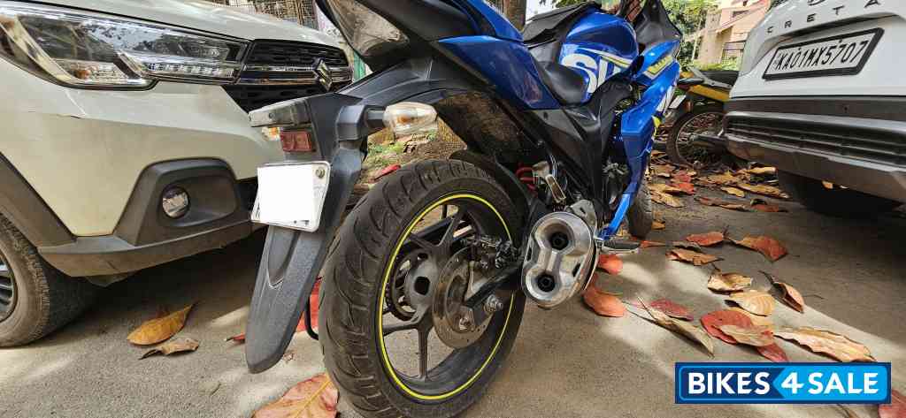 Blue Suzuki Gixxer SF Fi