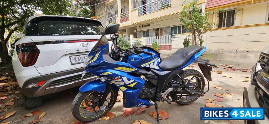 Blue Suzuki Gixxer SF Fi
