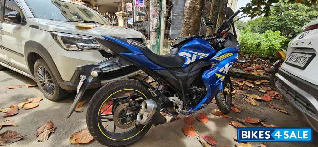 Blue Suzuki Gixxer SF Fi