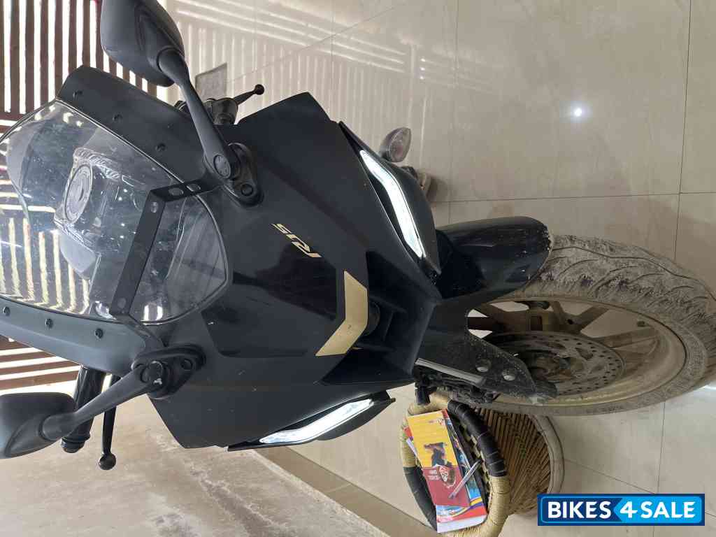 Black Golden Yamaha R15 V4