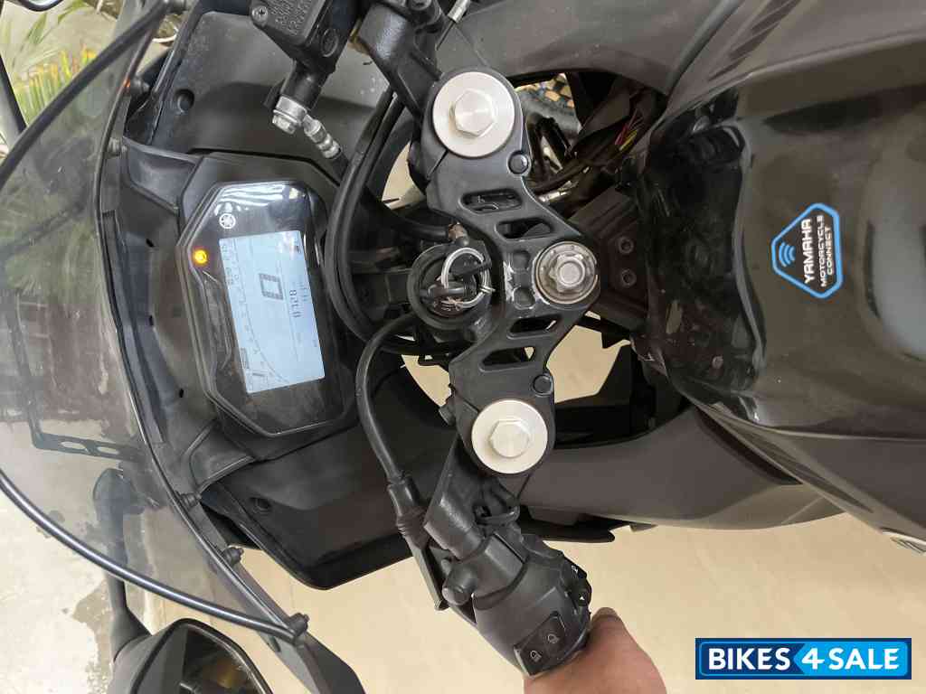 Black Golden Yamaha R15 V4