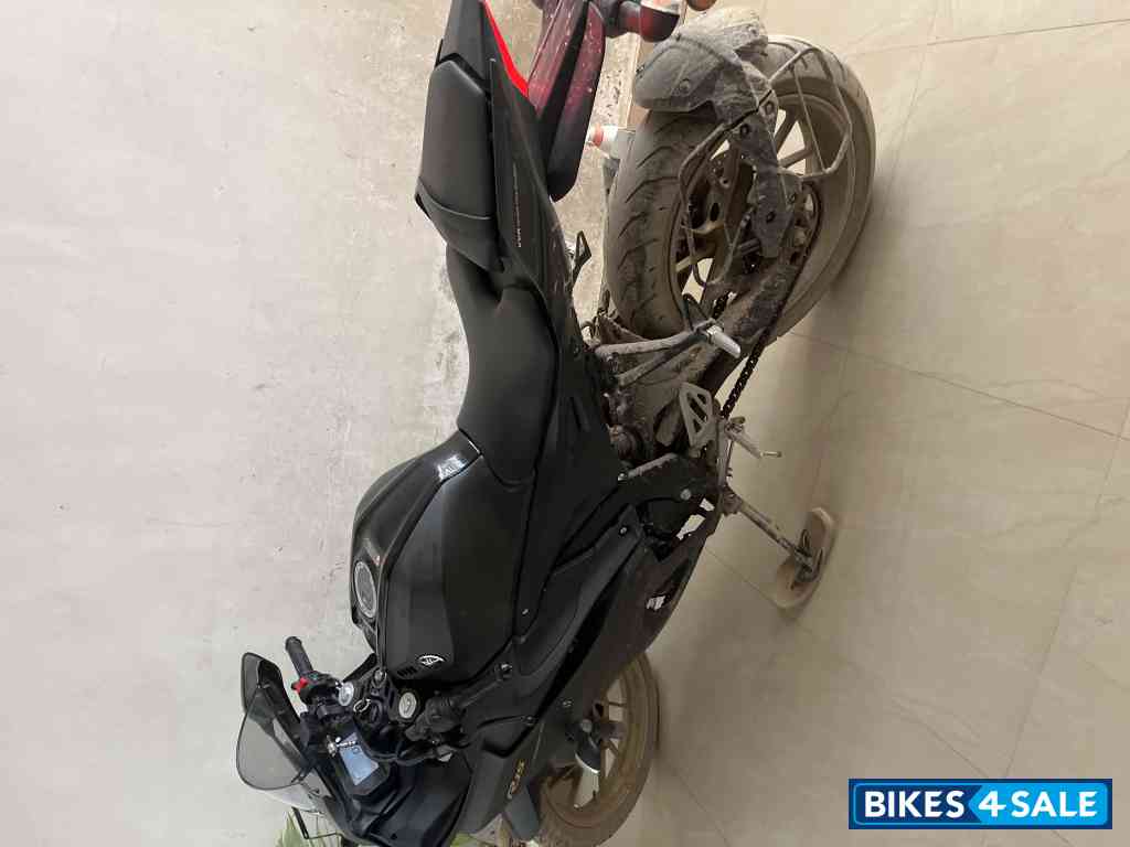 Black Golden Yamaha R15 V4