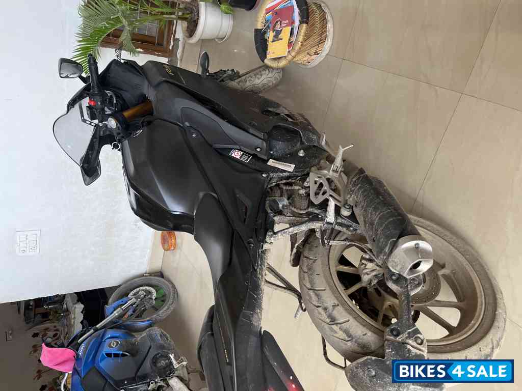 Black Golden Yamaha R15 V4