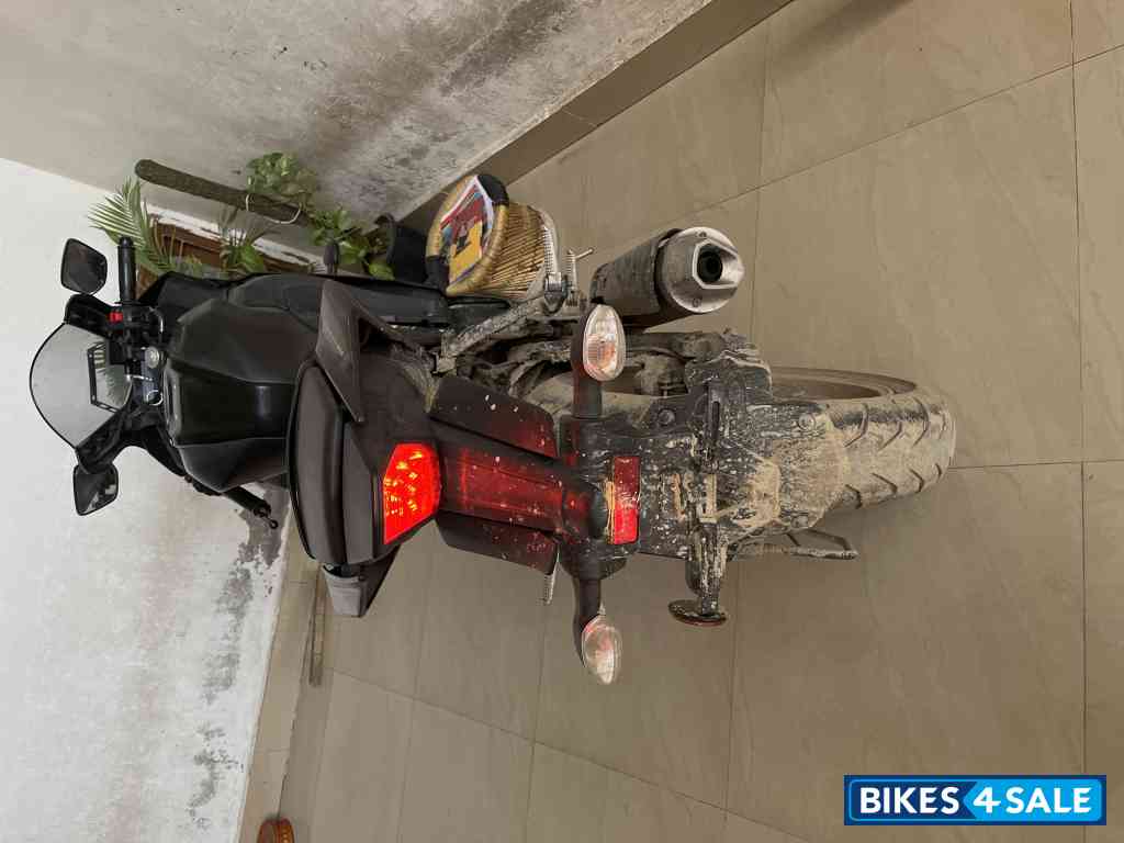 Black Golden Yamaha R15 V4