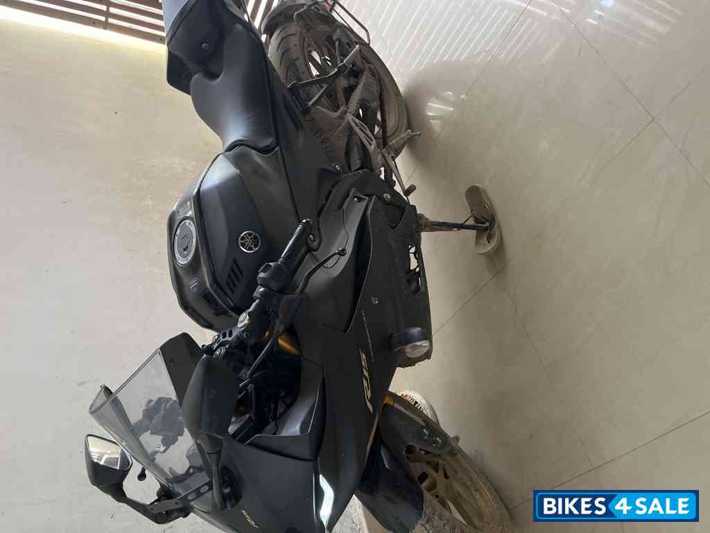 Black Golden Yamaha R15 V4