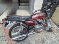 Mehroon Yamaha RX 100