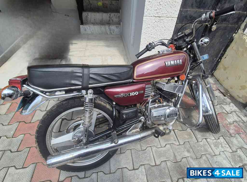 Mehroon Yamaha RX 100