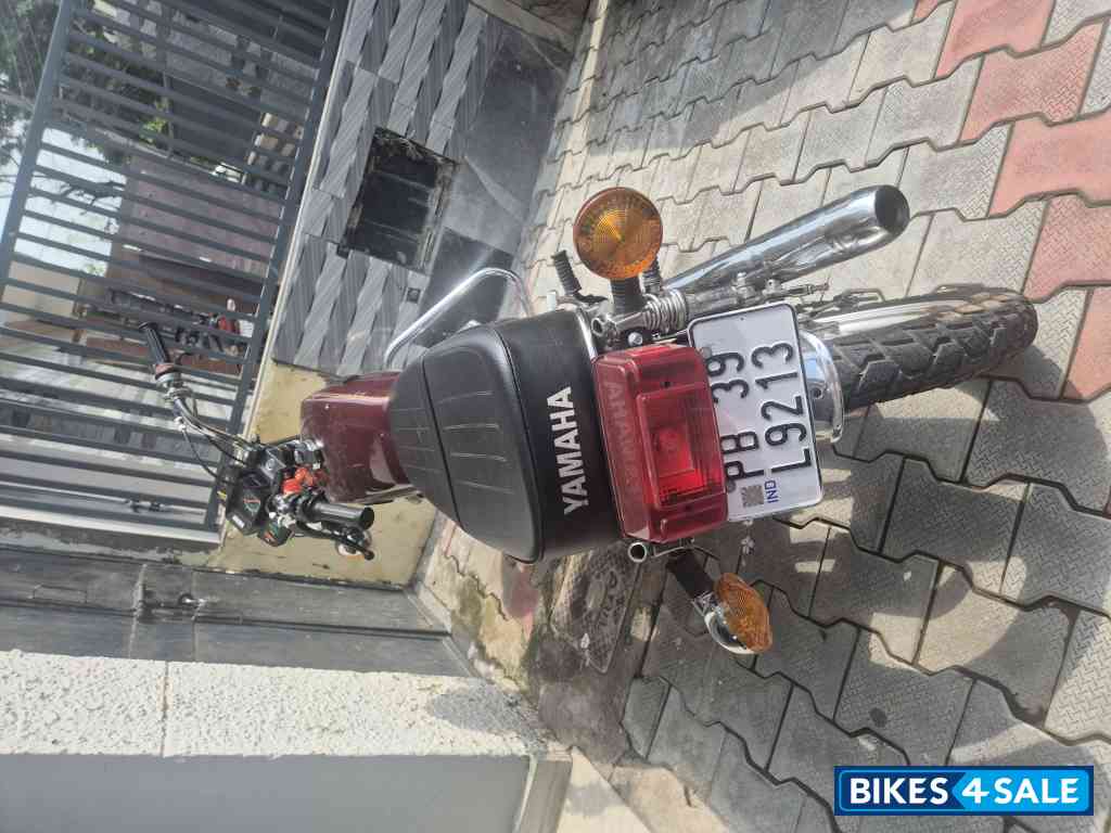 Mehroon Yamaha RX 100