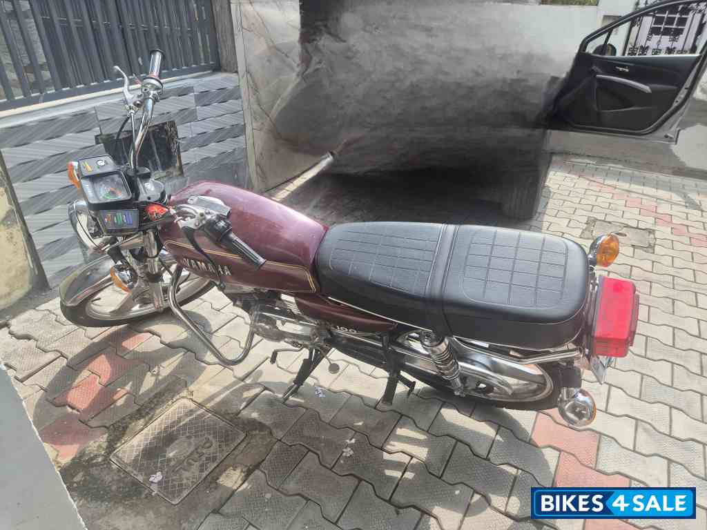 Mehroon Yamaha RX 100