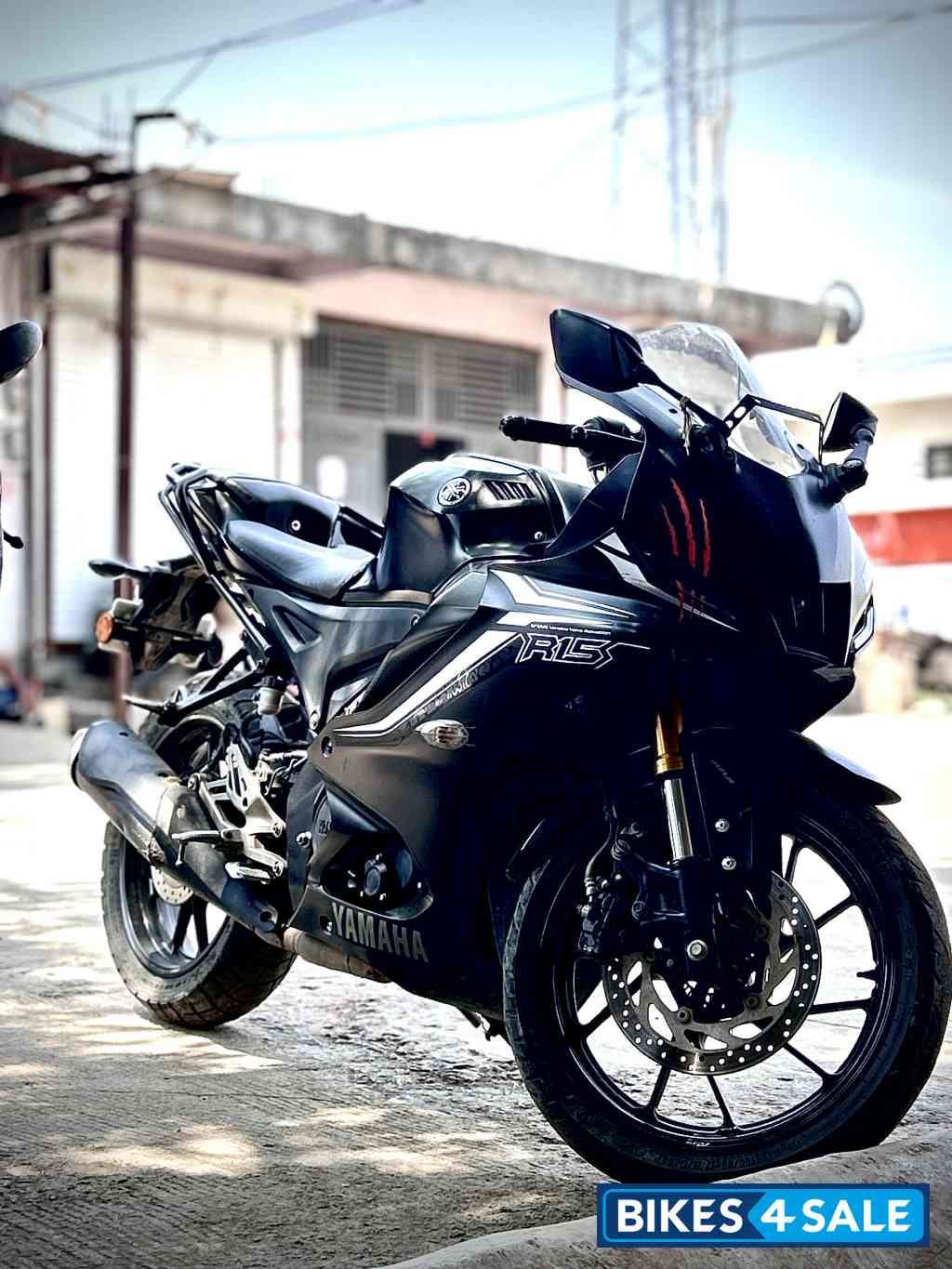 Black Yamaha R15 V4
