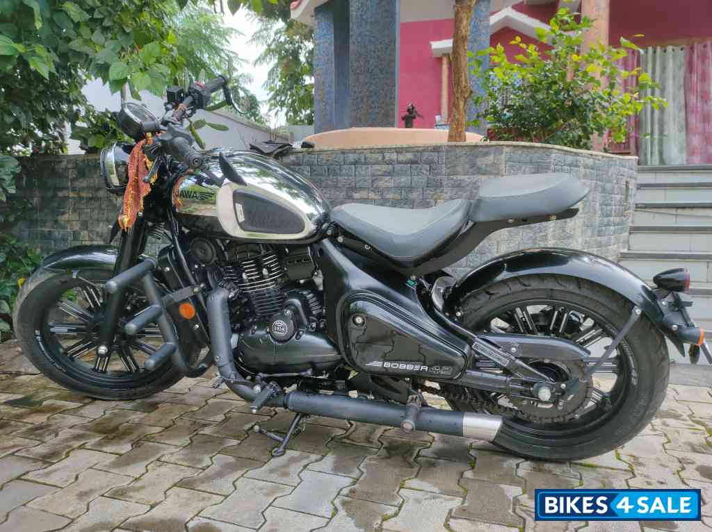 Jawa 42 Bobber Black Mirror