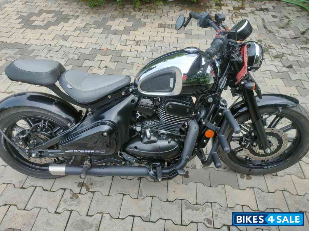 Jawa 42 Bobber Black Mirror