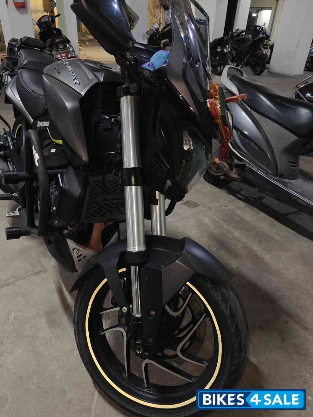 Bajaj Dominar 400 ABS BS6