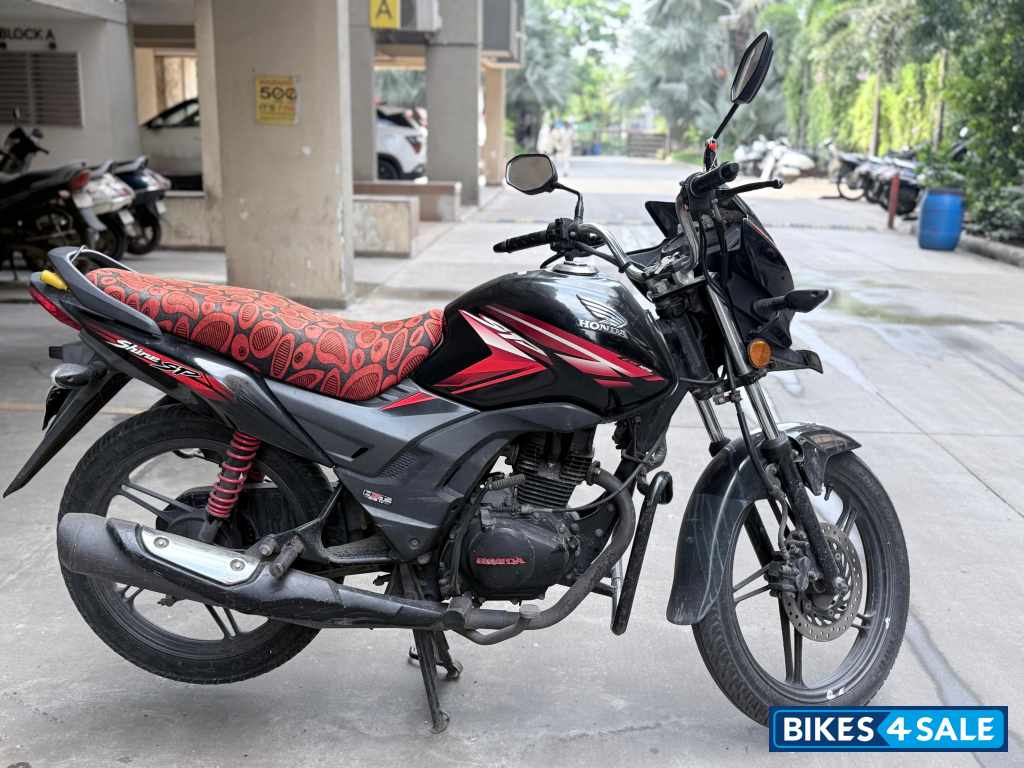 Black Honda Shine 125 Disc