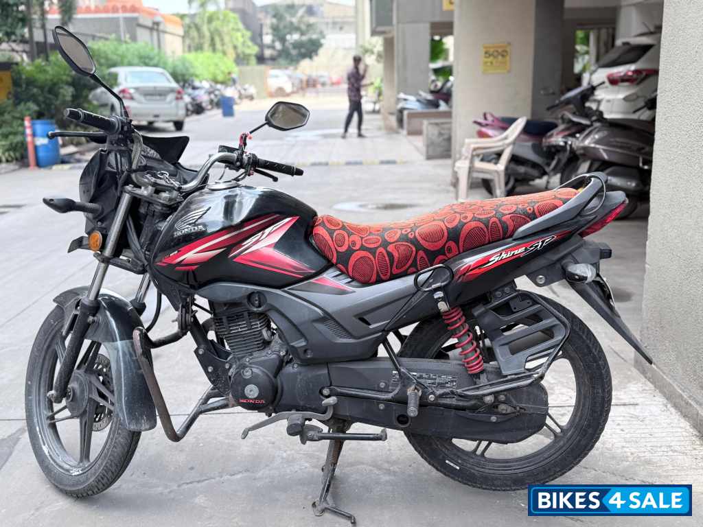 Black Honda Shine 125 Disc