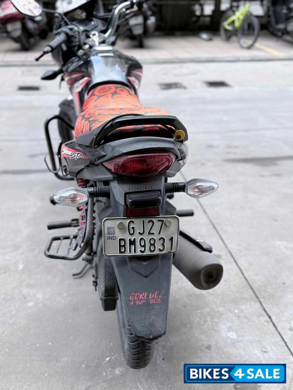 Black Honda Shine 125 Disc