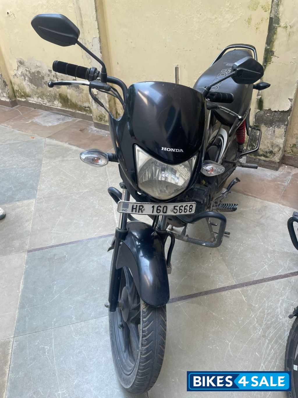 Black Honda Dream Yuga