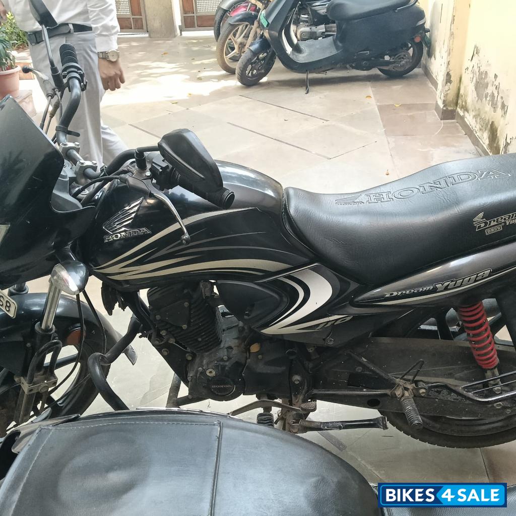 Black Honda Dream Yuga