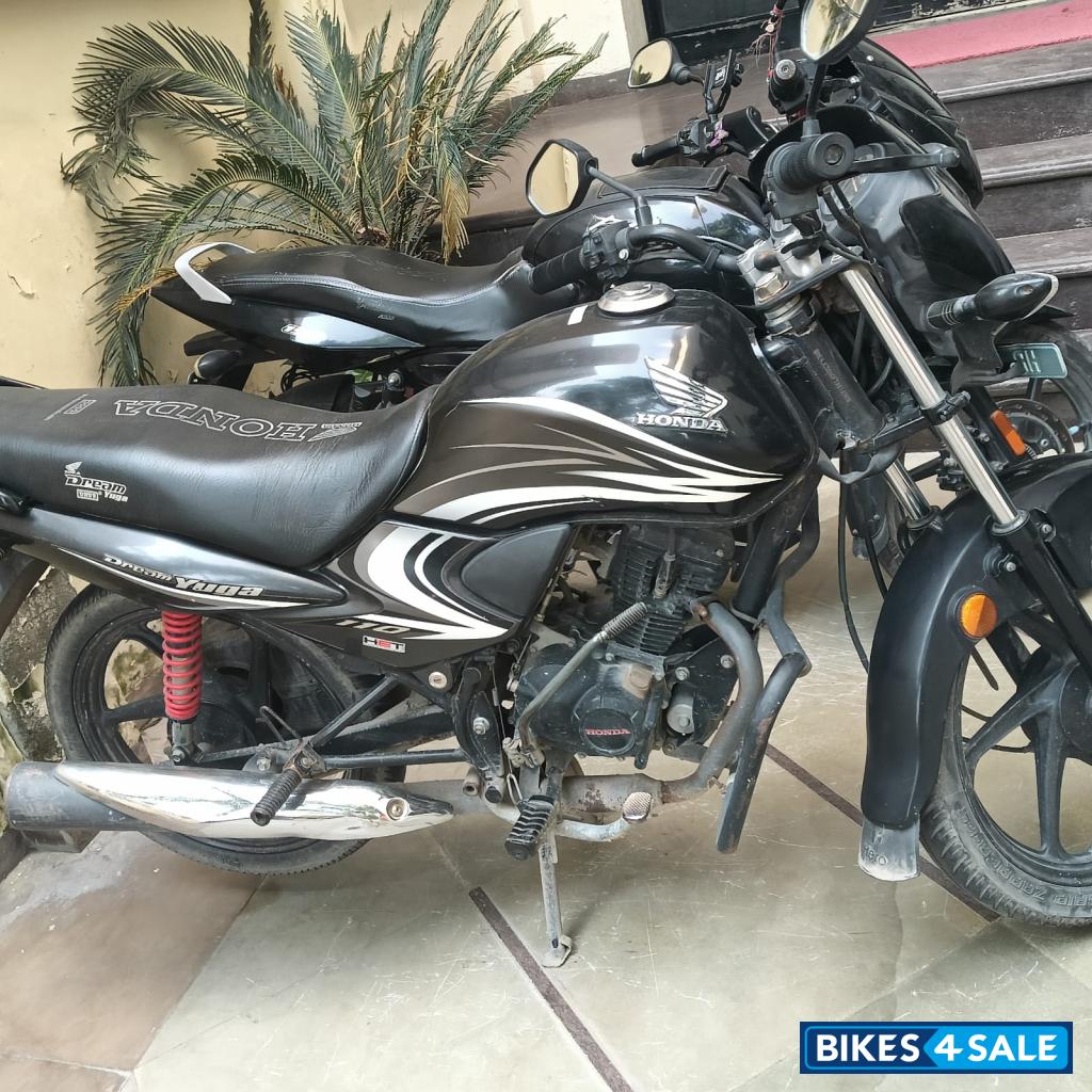 Black Honda Dream Yuga