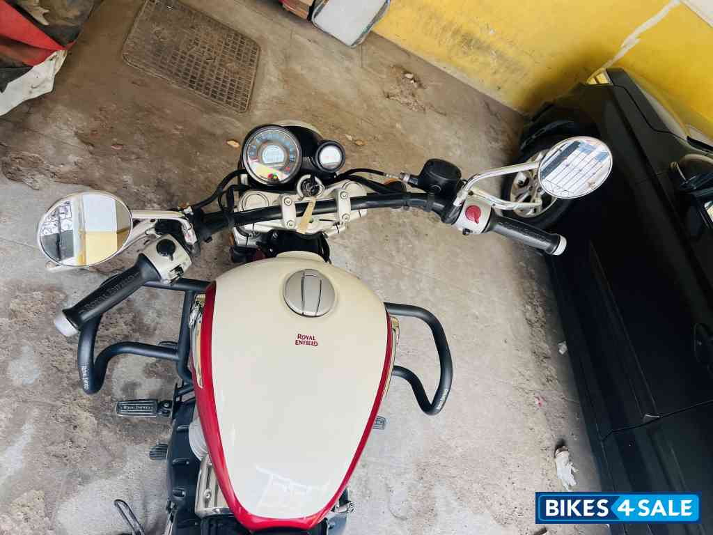 Celestial Red Royal Enfield Super Meteor 650