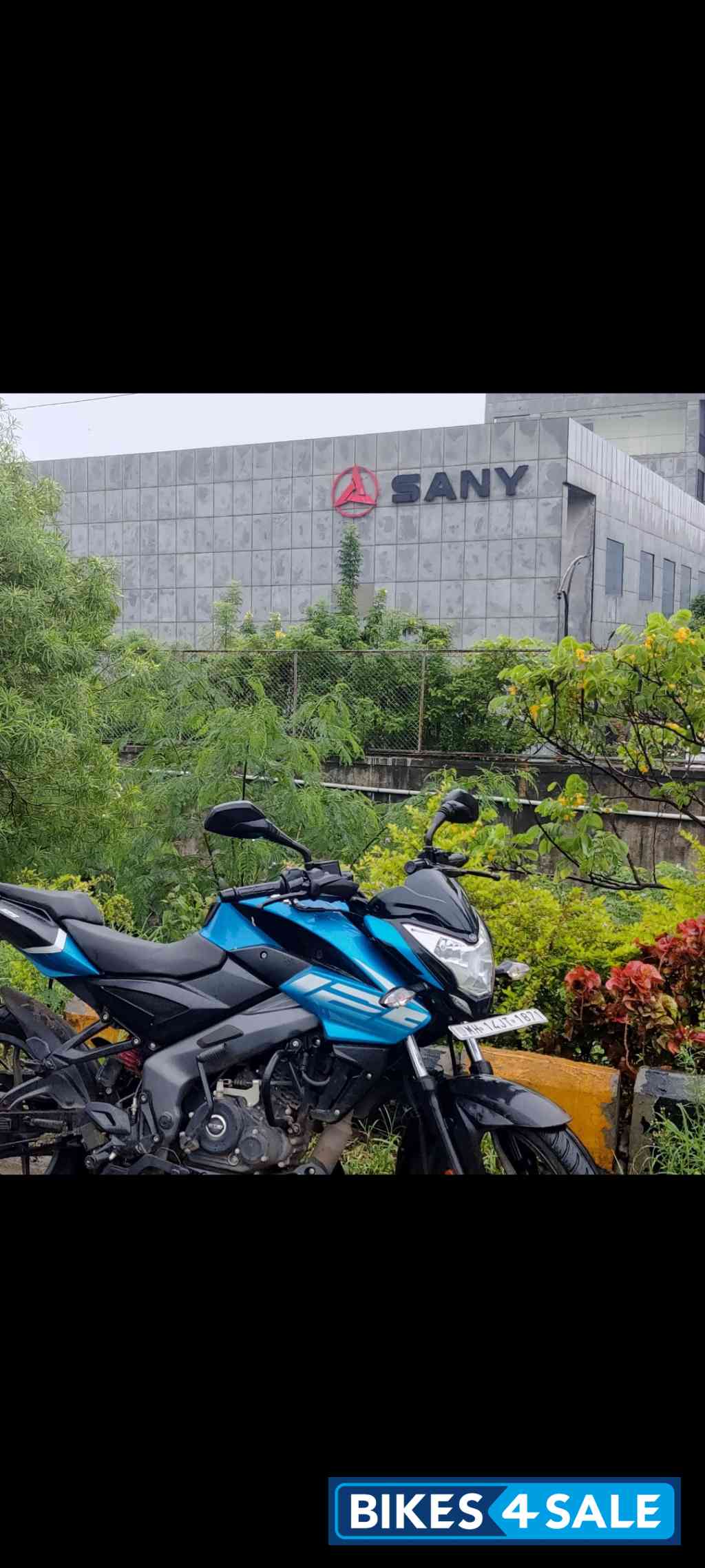 Blue Bajaj Pulsar NS 125