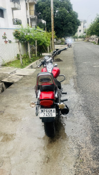Red Bajaj Avenger 220 DTS-i