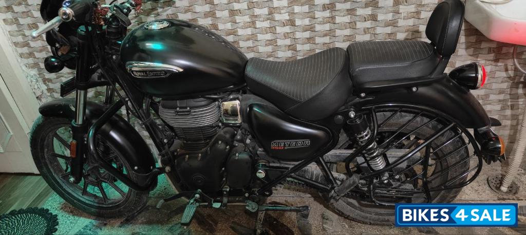 Black Royal Enfield Meteor 350 Stellar