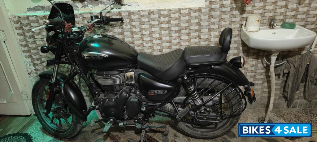 Black Royal Enfield Meteor 350 Stellar
