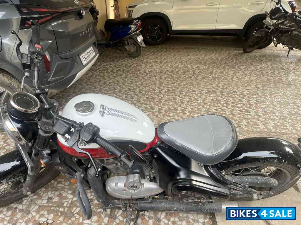 Jawa 42 Bobber Dual Channel ABS