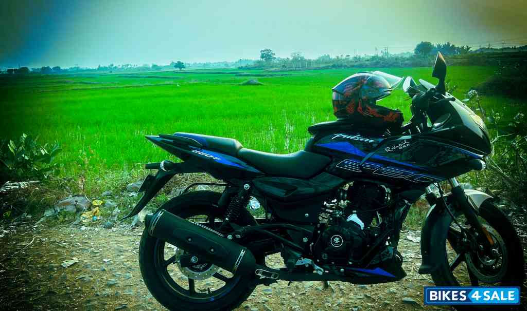 Bajaj Pulsar 220F BS6